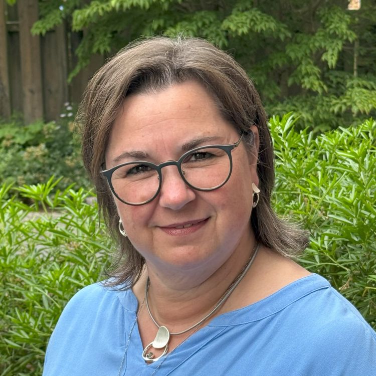 Frau Claudia Müller