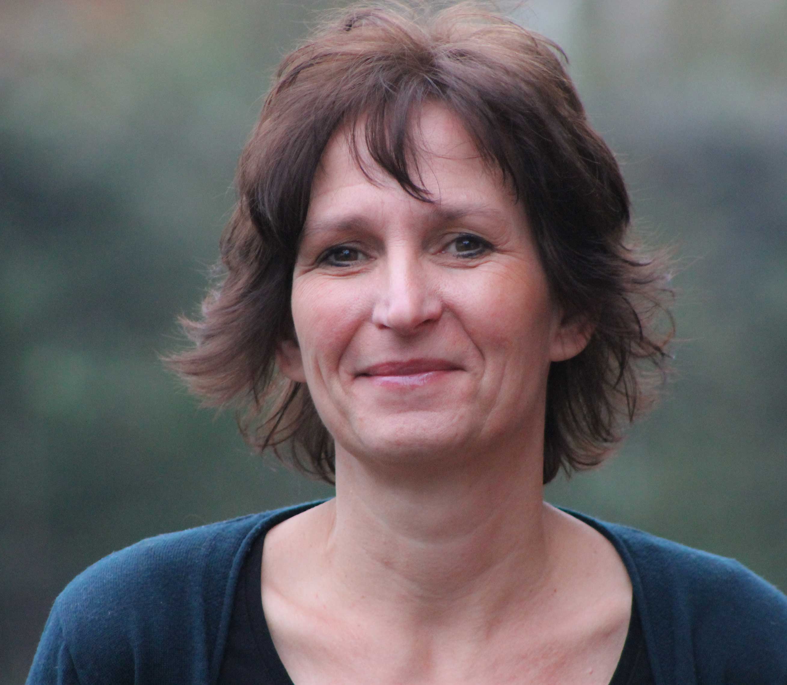 Frau Bettina Zander